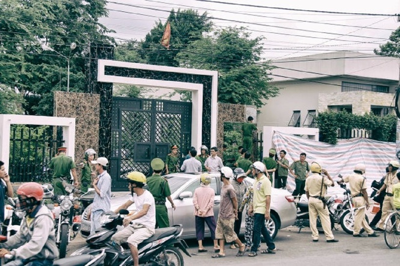 Căn biệt thự nơi xảy ra vụ thảm án ở Bình Phước. Ảnh: Tuổi Trẻ