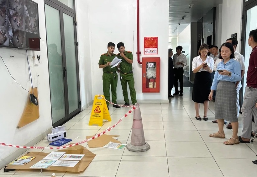 Công an điều tra vụ việc. Ảnh: Pháp luật TP.HCM