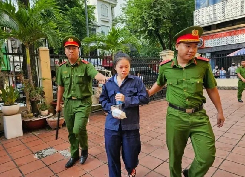 Bị cáo Phạm Huỳnh Nhật Vi sáng ngày 7/8. Ảnh: VTV Online