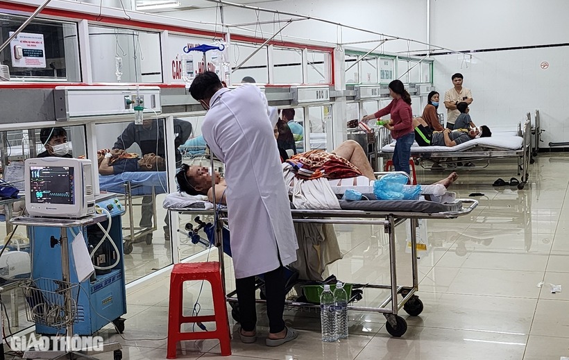 Các nạn nhân đang được tích cực điều trị tại Bệnh viện Đa khoa vùng Tây Nguyên. Ảnh: Giao Thông