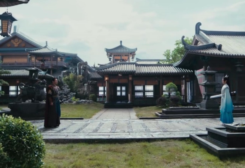 Bách Lý Đông Quân so chiêu với cha để được thả ra.