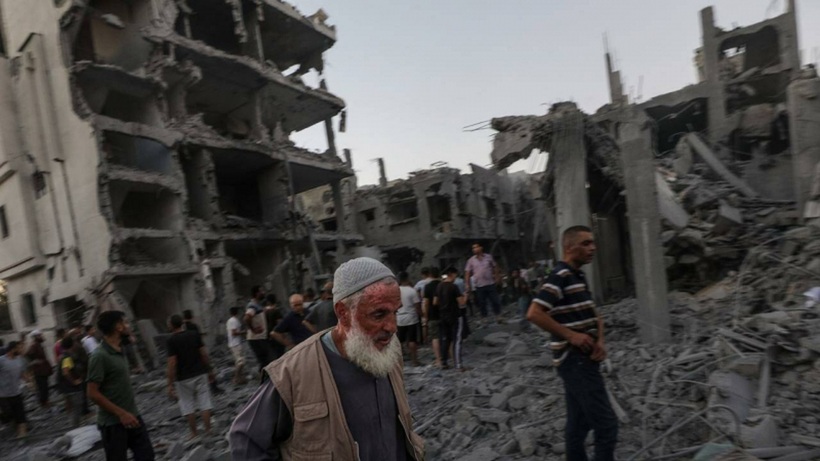 Người dân tại Gaza bàng hoàng sau một trận tấn công của Israel. Ảnh: Getty