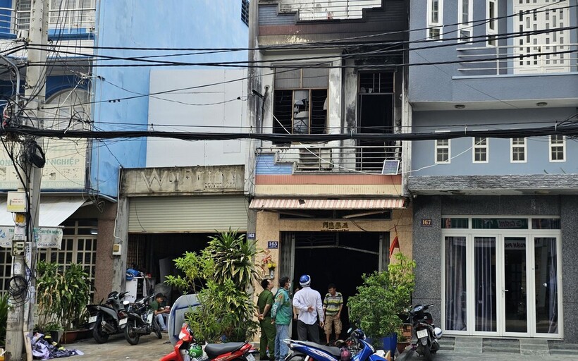 Ngôi nhà xảy ra cháy.