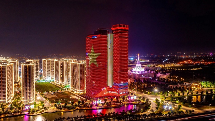 Với chính sách đồng nhất hạng thẻ cao nhất của VinClub, cư dân Vinhomes đồng thời được hưởng ưu đãi với hạng tương đương từ các thương hiệu VinFast, Vinpearl, Vinschool, Vinmec, GSM
