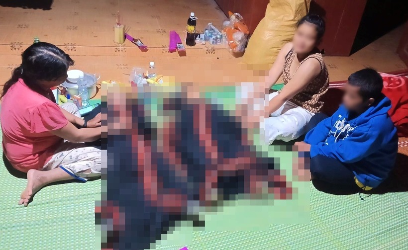 Gia đình bàng hoàng trước sự việc. Ảnh: VietNamNet