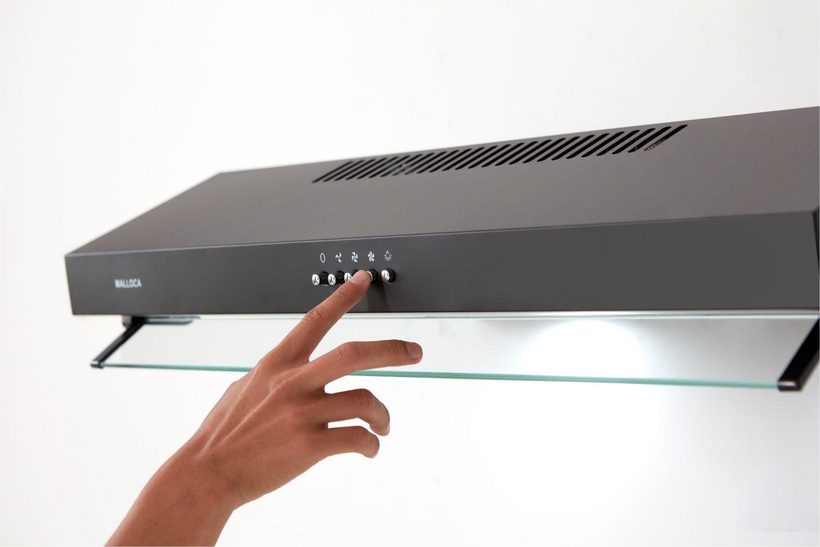 Sau khi nấu xong nên để máy hút mùi chạy từ 5 đến 10 phút, không nên tắt máy hút mùi ngay vì lúc này trong không gian bếp vẫn còn mùi thức ăn nên để máy chạy thêm để hút hết mùi.