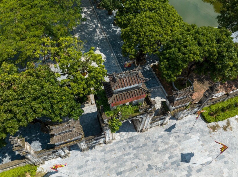 Vẻ đẹp thanh bình, trầm mặc của đền Trần Thương