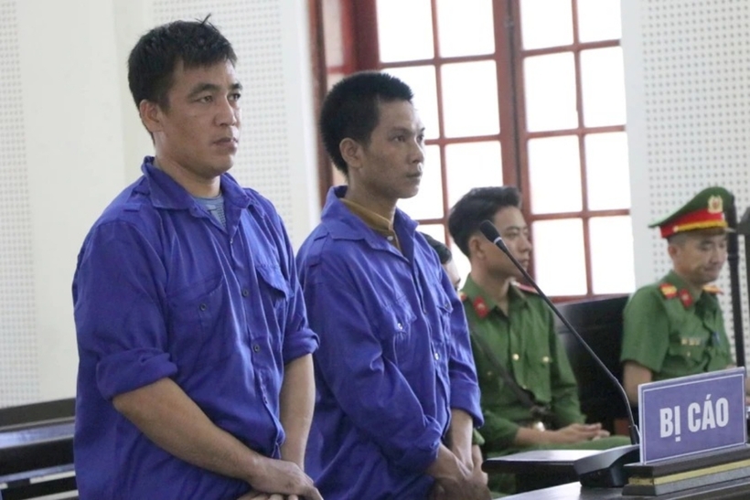Hai bị cáo Lương Phò Tam và Moong Phò Chuyên. Ảnh: Pháp Luật TP.HCM