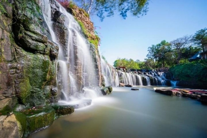 Với dòng nước chảy mạnh và khung cảnh hùng vĩ, thác Ba Giọt sẽ mang đến cho bạn những trải nghiệm khó quên.