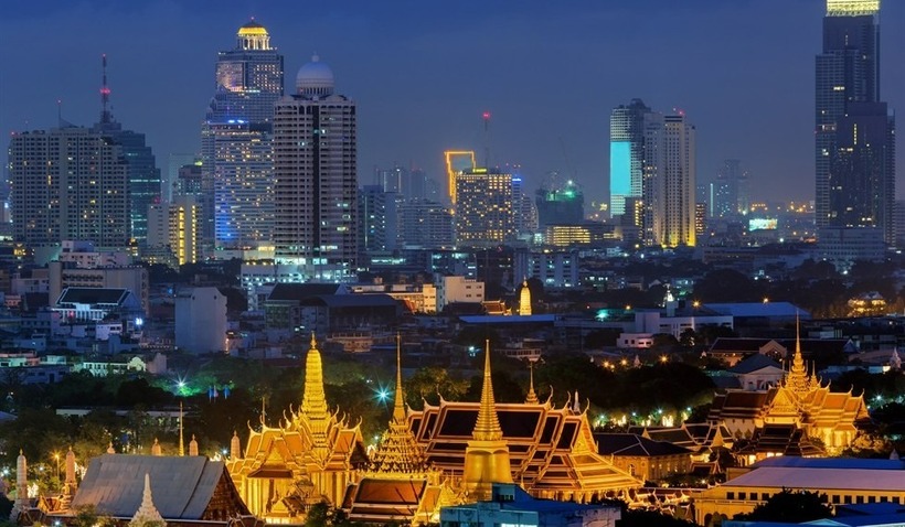 Lào, với vẻ đẹp hoang sơ và nền văn hóa đặc sắc, là điểm đến thú vị để trải nghiệm sự yên bình và nét truyền thống.