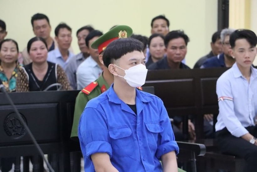 Bị cáo Bùi Vũ Khoa gây ra vụ thảm án 3 người tử vong ở Cà Mau tại phiên tòa sơ thẩm. Ảnh: Tiền Phong