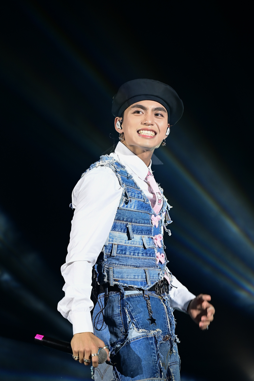 MONO thu hút sự chú ý của khán giả khi trình diễn những bản hit triệu view.