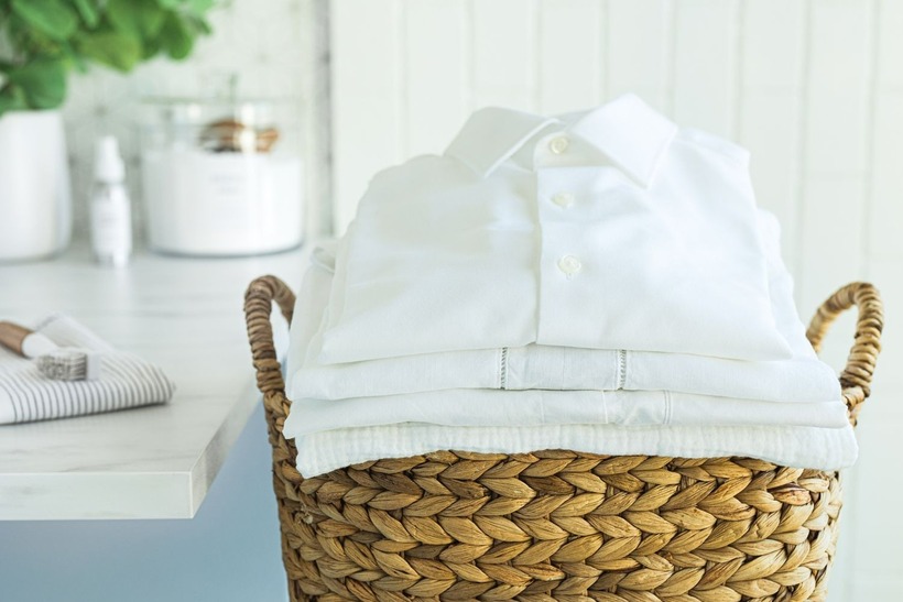 Cách loại bỏ vết trang điểm trên áo sơ mi trắng hiệu quả ngay tại nhà.