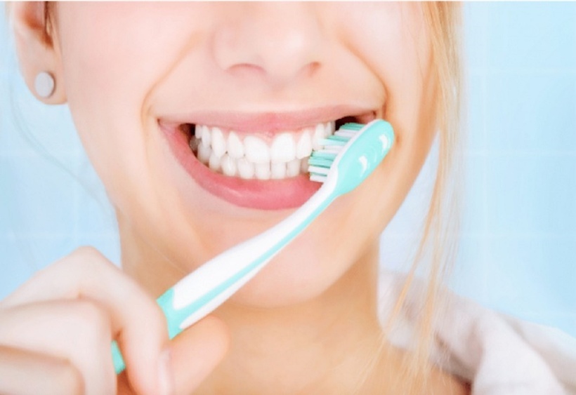Chảy máu nướu răng khi đánh răng có thể là một dấu hiệu cảnh báo bạn đang mắc bệnh gan nhiễm mỡ ở giai đoạn nghiêm trọng. Ảnh minh họa