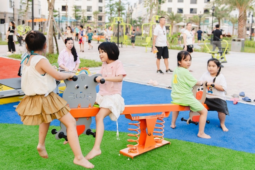 Sân chơi trải khắp dự án giúp trẻ phát triển toàn diện cả về thể chất lẫn tinh thần