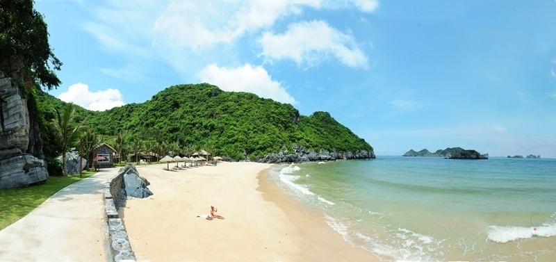Đảo Cát Bà nổi tiếng với các bãi tắm Cát Cò 1, 2, 3 thu hút đông đảo du khách mỗi năm