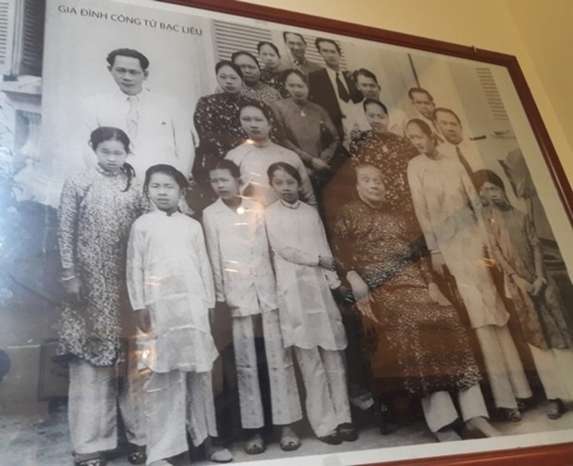 Gia đình ông hội đồng Trạch có 7 người con (3 nam, 4 nữ), trong đó công tử Bạc Liêu - Trần Trinh Huy là con thứ hai, cũng là người nổi tiếng nhất với độ chơi ngông, gắn liền một loạt giai thoại.
