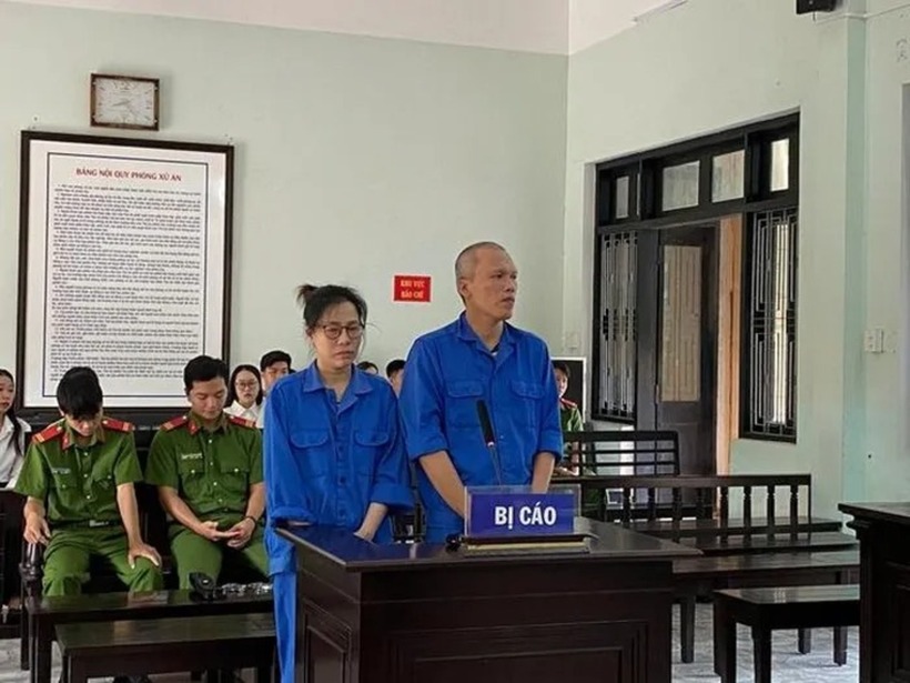 Nguyễn Thị Thu Hà và Nguyễn Hữu Toàn tại phiên tòa sơ thẩm. Ảnh: Sức khoẻ & Đời sống