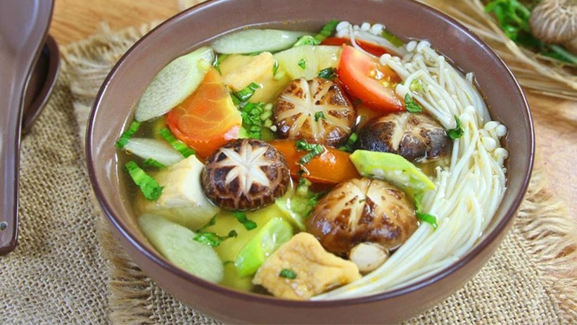 Canh nấm chay.