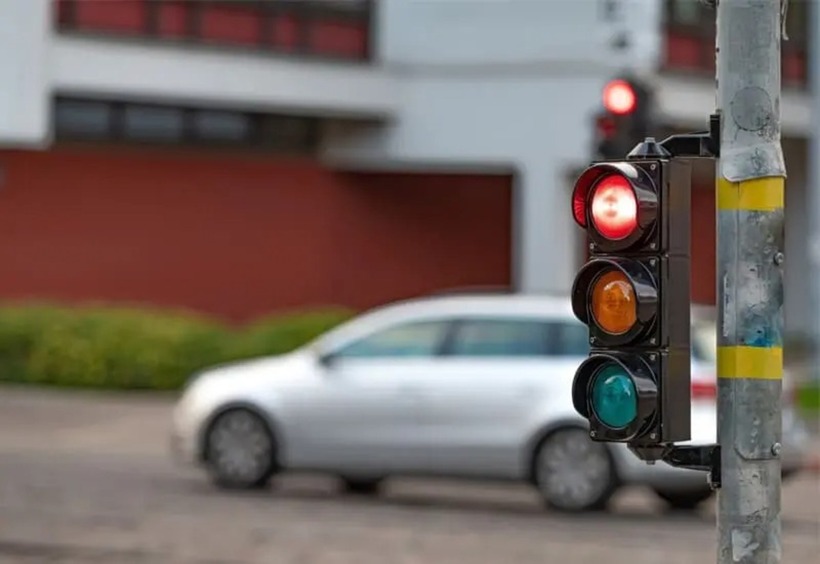 Xe ô tô vượt đèn đỏ phạt bao nhiêu theo quy định? Ảnh minh hoạ