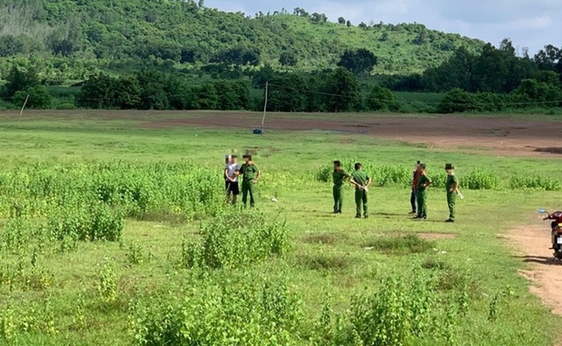 Hiện trường vụ cô gái 24 tuổi bị hiếp dâm ở đồi cừu: Ảnh: Người lao động