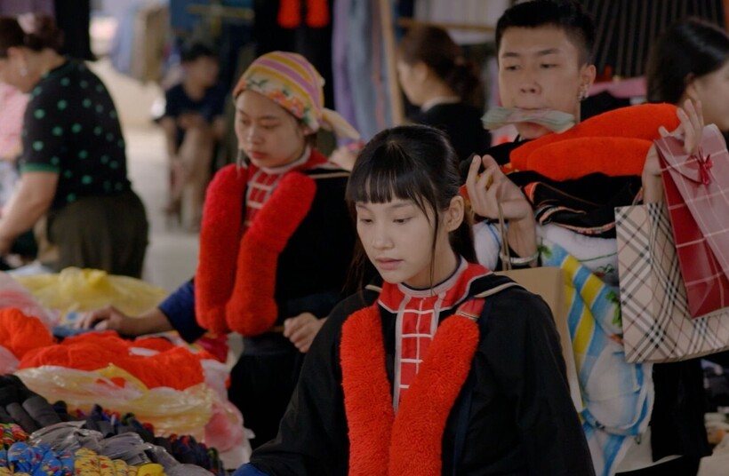 Thu Hà Ceri hiện được chú ý với vai Pu, cô gái người Dao nỗ lực vươn lên trong phim truyền hình "Đi giữa trời rực rỡ" của đạo diễn Thanh Sơn.