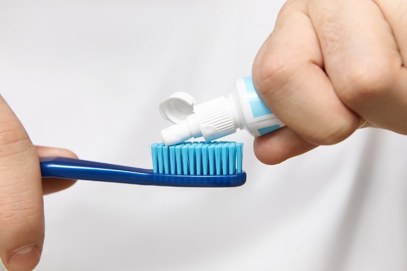 Các chuyên gia cho biết, bạn nên đánh răng ít nhất hai lần một ngày, mỗi lần 2 phút. Mặc dù có vẻ hơi lâu nhưng bạn nên đánh răng trong 2 phút và 30 giây ở mỗi góc phần tư của miệng. Ảnh minh họa