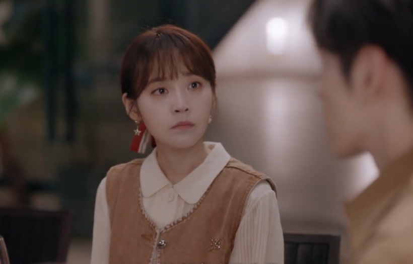 Biểu cảm của Đồ Tiểu Ninh khi Kỷ Dục Hằng được tỏ tình bất ngờ.