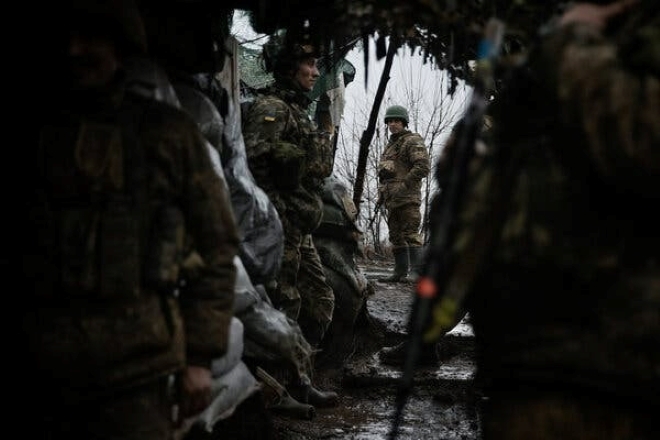 Ukraine bắt đầu trả giá đắt ở Donetsk do mải mê tấn công ở Kursk. Ảnh: NYT