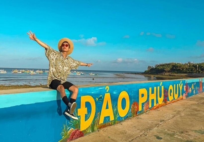 Đảo Phú Quý mang đến cho du khách không chỉ là cảm giác hòa mình vào thiên nhiên trù phú mà còn là cơ hội để khám phá văn hóa độc đáo và lối sống của người dân địa phương.