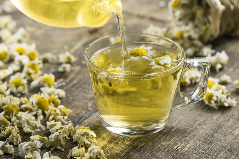 Trà hoa cúc có chứa các hợp chất tự nhiên giúp giảm mức độ lo lắng và căng thẳng. Ảnh minh họa