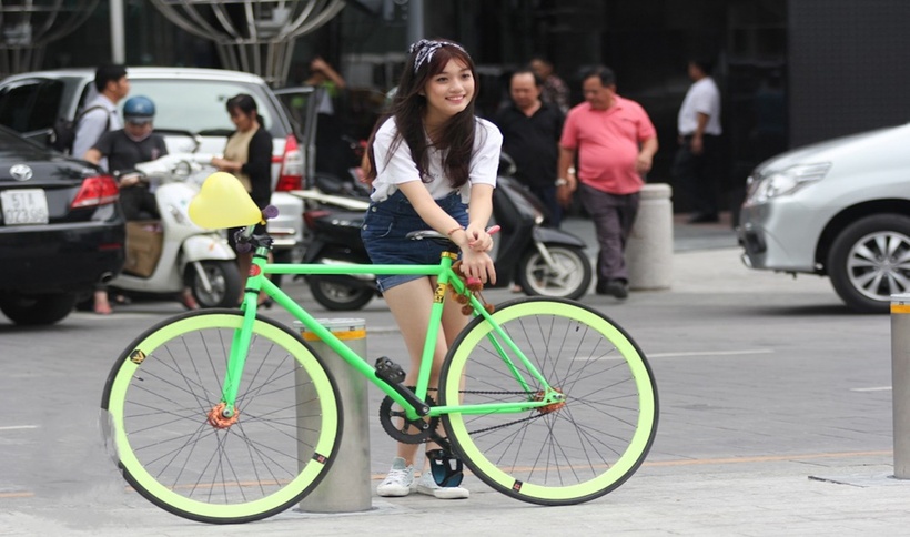 Sài Gòn náo nhiệt vô cùng, nơi này còn năng động và vui tươi hơn nữa khi mỗi chiều xuống bắt gặp hình ảnh các bạn trẻ đạp xe khắp phố phường.