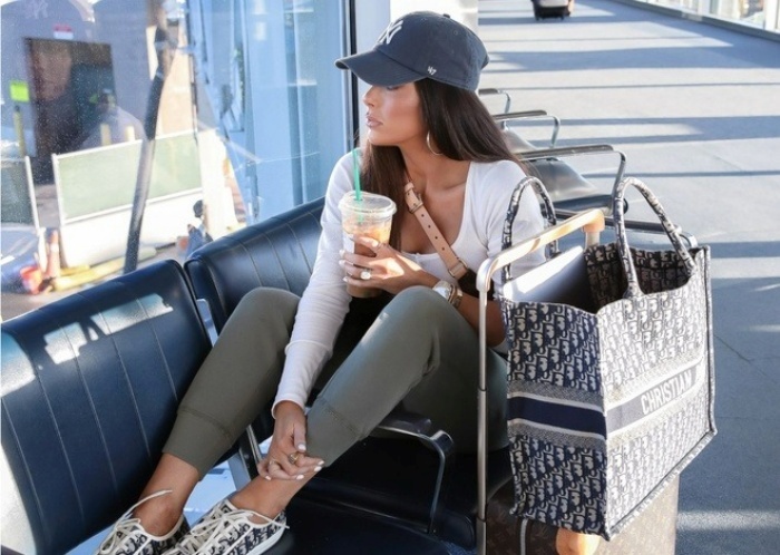 ác item như quần jogger, áo thun mềm mại hoặc áo sơ mi rộng là lựa chọn lý tưởng.