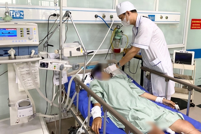 Bệnh nhân đang được chăm sóc, điều trị tích cực. Ảnh: VietNamNet