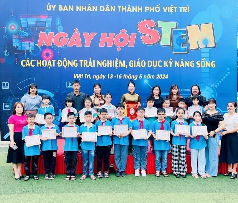Ngành GDĐT Phú Thọ: “Đổi mới, sáng tạo trong quản lý, giảng dạy và học tập” làm nên chất lượng - 4