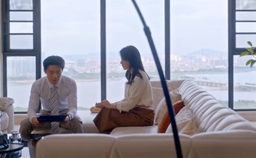 Triệu Phương Cương tình nguyện từ chức sau khi mối quan hệ của anh với Nhiêu Tĩnh bị phát hiện.