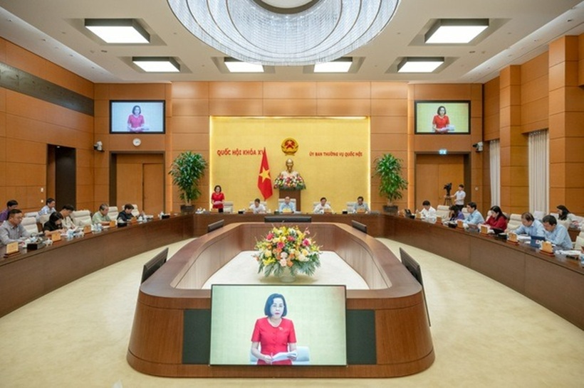 Quang cảnh phiên họp.