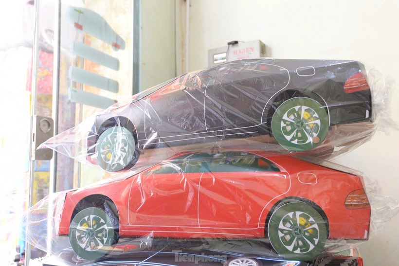 Siêu xe đủ màu sắc khiến thị trường vàng mã nhộn nhịp hơn hẳn