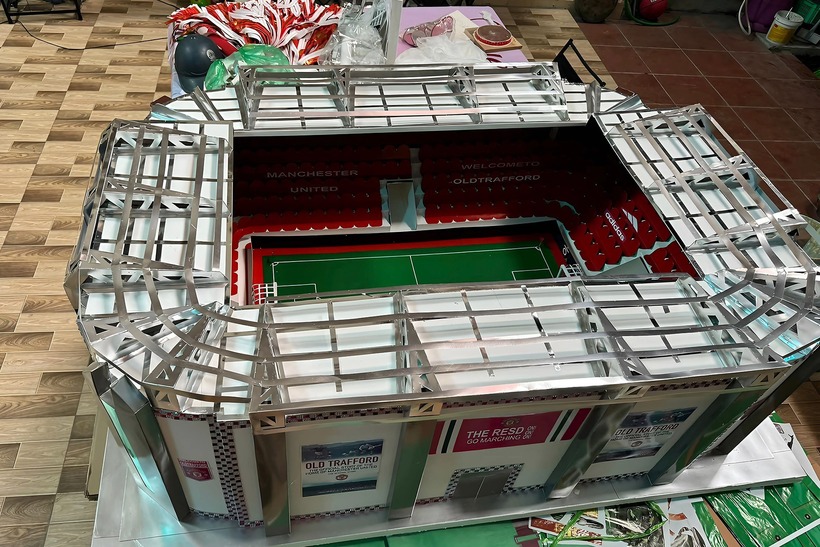 Nhiều người hâm mộ CLB Manchester United không khỏi phấn khích khi sân vận động "Nhà hát của những giấc mơ" cập bến thị trường vàng mã năm nay.