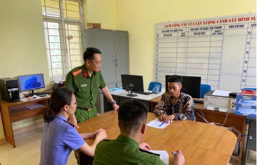 "Yêu râu xanh" hiếp dâm cô trẻ 16 tuổi bị công an bắt giữ. Ảnh: Công an Lai Châu