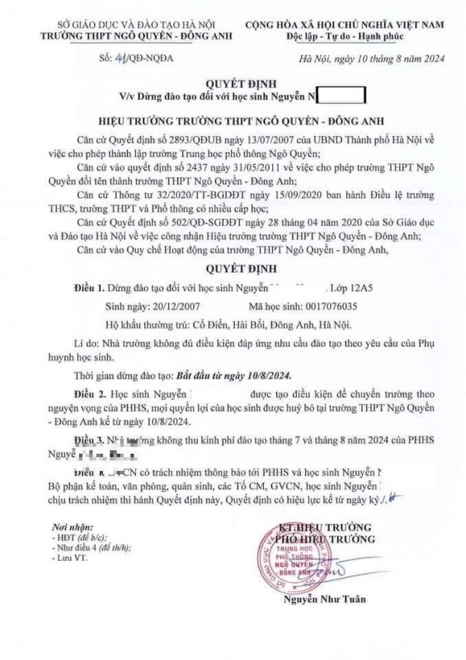 Thông báo quyết định "dừng đào tạo" của nhà trường. Ảnh: Báo CAND.