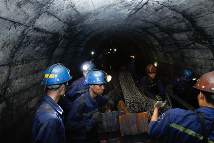 Khai thác mỏ là một trong những ngành nghề nguy hiểm và độc hại nhất.
