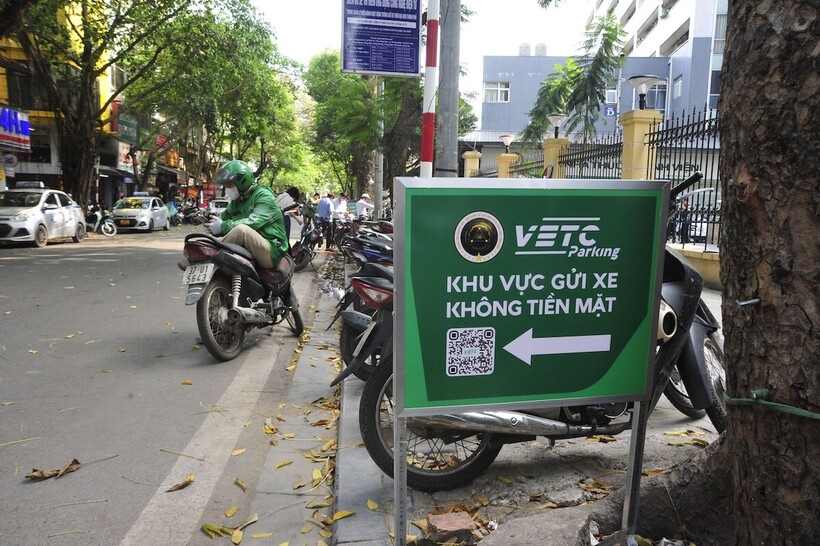 Một điểm điểm trông, giữ xe thí điểm thanh toán dịch vụ không dùng tiền mặt