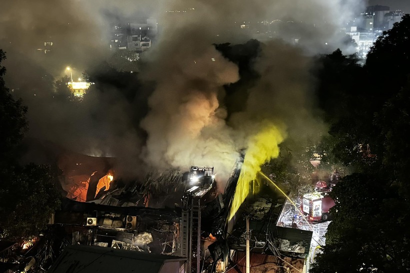 Thông tin trên báo VietNamnet, bước đầu lực lượng chức năng xác định, vụ cháy khiến 3 người bị thương bao gồm 1 cụ già, 2 chiến sĩ cảnh sát PCCC. Trong đó, 1 chiến sĩ bị thương ở chân đã được đưa đến Bệnh viện đa khoa Hoè Nhai, 1 chiến sĩ khác bị ngạt khói, được đưa đến Bệnh viện Hồng Ngọc. Hiện tại, sức khoẻ 2 chiến sĩ đã hồi phục.