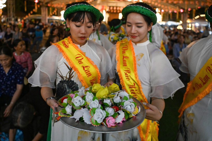 Đại đức Thích Trí Thịnh cho biết thêm, trên thế gian này không có ơn nào quý báu cao cả hơn ơn cha mẹ, nếu chúng ta quên đi ơn này, thì những cái ơn thường trong xã hội chắc gì chúng ta nhớ, chắc gì chúng ta có lòng biết ơn và đền ơn. Cho nên muốn thành con người đạo đức, trước tiên phải là người con hiếu thảo. Phật tử tu theo Phật, không phải chỉ để cầu thoát ly sanh tử, mà còn phải làm tròn bổn phận làm người, làm con, cho nên cha mẹ là trên hết.