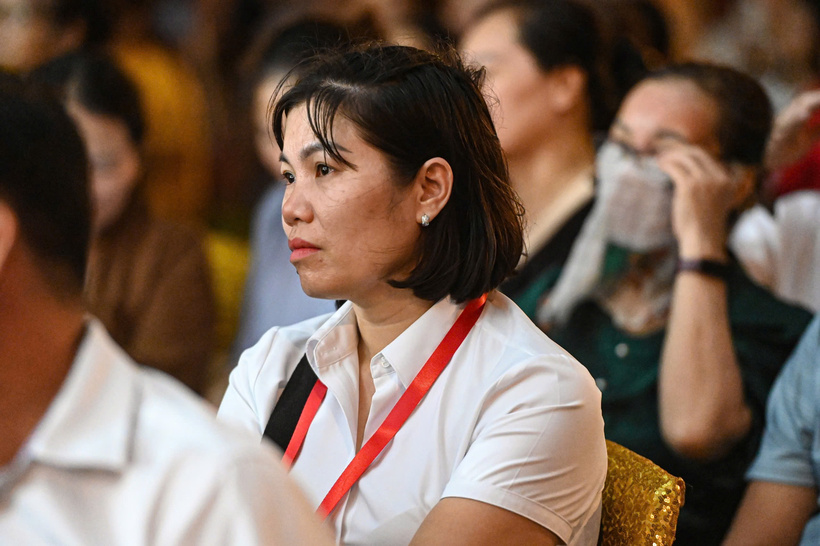 Nếu một người nào đó thấy cha mẹ già cả lẩm cẩm mà xem thường, như vậy là lỗi lầm lớn. Dù cha mẹ có lẩm cẩm đi nữa, chúng ta cũng nhớ rằng bản thân mình là một phần thân thể của cha mẹ, không thể tách rời, không thể đứng riêng, dù muốn chối bỏ cũng không chối bỏ được. Đã là thân phần của cha mẹ mà mình phụ rẫy, vong ơn thì không xứng đáng là một con người”, Đại đức Thích Trí Thịnh chia sẻ.
