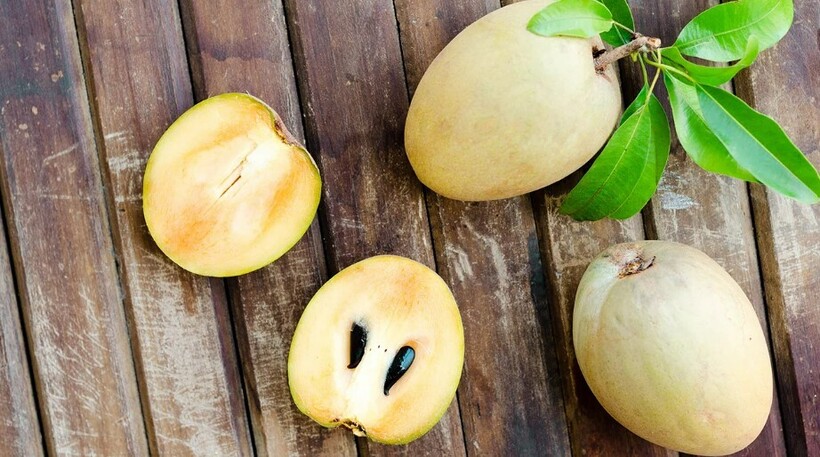 Quả hồng xiêm rất giàu chất chống oxy hóa, khoáng chất và vitamin có thể giúp làn da tươi sáng.