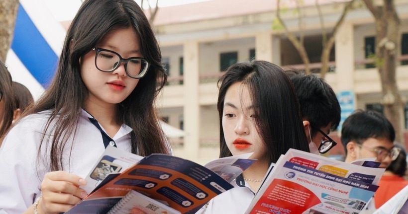 Tất cả thí sinh trúng tuyển đợt 1 đều xác nhận nhập học trực tuyến trên hệ thống, chậm nhất là 17h ngày 27/8/2024. Ảnh: Kinh tế và Đô thị