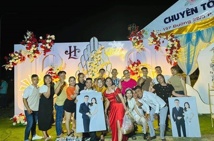 Đại gia đình của Cẩm Thu. Ảnh: Tạp trí Nông thông Việt.