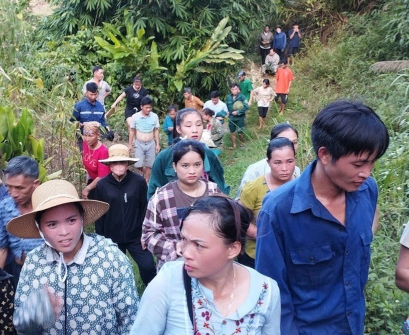 Chính quyền và người dân đang tích cực tìm kiếm cháu bé. Ảnh: Sức khoẻ & Đời sống